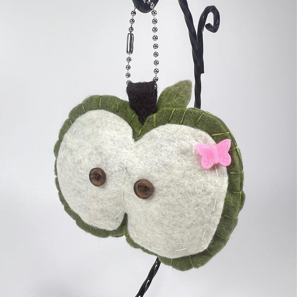Handmade Felt Green Apple Keychain Cottagecore Plush Bag Charm Button‎ Detail